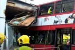 HOROR U CENTRU! GRADSKI AUTOBUS SE ZAKUCAO U POZORIŠTE: Velika materijalna šteta, evo da li ima povređenih (FOTO/VIDEO)