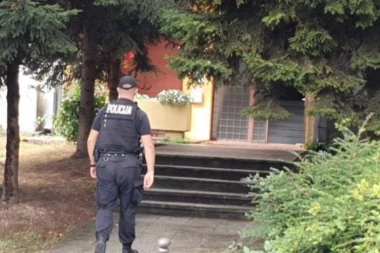 OVO JE ZGRADA U KOJOJ JE NAĐENO TELO ŽENE: Policija na licu mesta, sumnja se da je UBIJENA (FOTO)