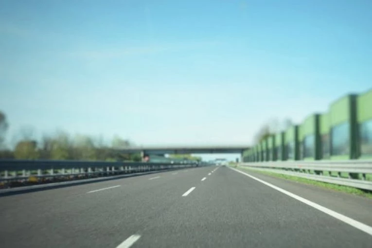 VAŽNO ZA SVE VOZAČE! Izmenjen saobraćaj na auto-putu, radovi od petlje Surčin do Preljine!