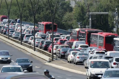 SPREMITE SE ZA GUŽVE U SAOBRAĆAJU: Evo kada se očekuje nalet vozila!