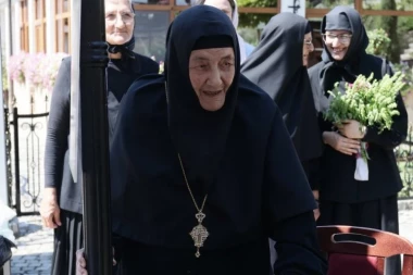 IGUMANIJA GLIKERIJA OTKRIVA: „Mojoj majci su lekari zbog tumora na mozgu prognozirali još tri meseca života, došla je kod mene u manastir i živela još dugo!