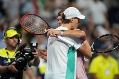 OVAKO GA NIKO NIJE PONIZIO! Osvajač medalje na OI u Parizu fotkom ISMEJAO Sinera! (FOTO)