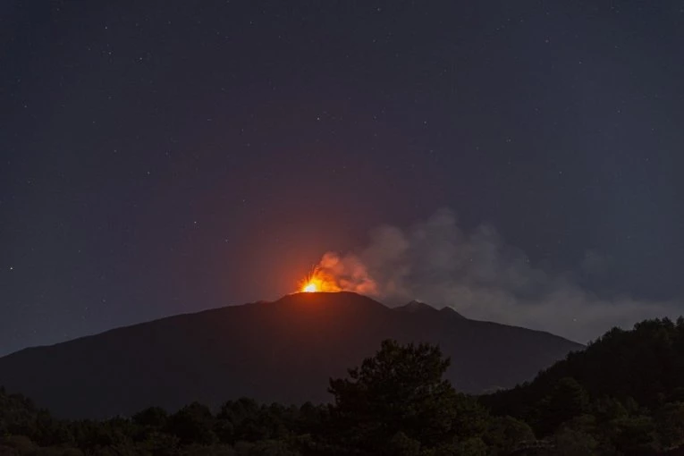 ERUPTIRAO JEDAN OD NAJAKTIVNIJIH VULKANA NA SVETU! Hitna evakusacija stanovništva!