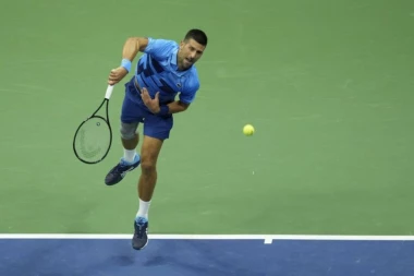 ĐOKOVIĆ OSVETIO BRAĆU: Nole rutinskom pobedom protiv Albota započeo odbranu titule na US Openu!