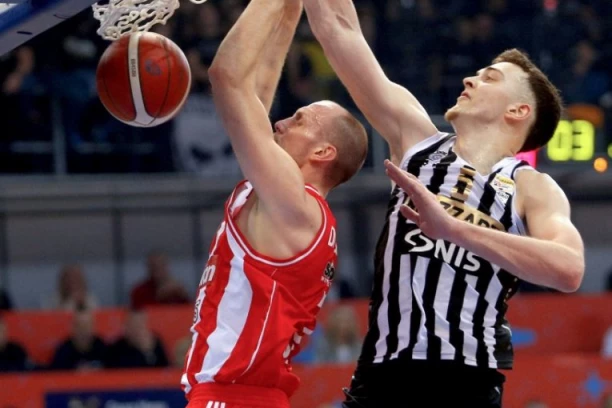 SRAMOTA! ZVEZDA I PARTIZAN PROTERANI IZ ARENE! Navijači nezadovoljni sledom događaja!