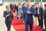 "SREĆAN VAM PUT I DA NAM SE ŠTO PRE VRATITE"! Vučić ispratio Makrona, pa najavio: Mnogo zajedničkog rada je pred nama! (VIDEO/FOTO)