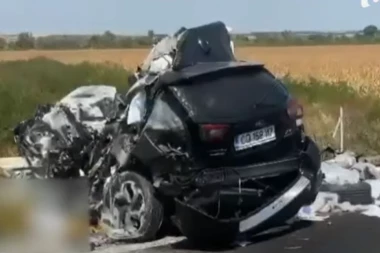 POGINUO MAĐARSKI KONZUL: Kamion natovaren balvanima  izazvao nezapamćenu nesreću (VIDEO)