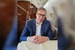 "UPRAVO ISPRATIO MAKRONA, ZA MINUT KREĆEM ZA ČEŠKU!" Vučić objavio sliku iz aviona: "POLEĆEMO!" (FOTO)