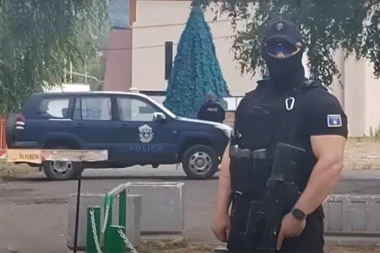 KURTIJEV TEROR NE PRESTAJE! TZV. KOSOVSKA POLICIJA SA FANTOMKAMA I DUGIM CEVIMA: Upali u zgrade Privremenih organa u četiri opštine na severu