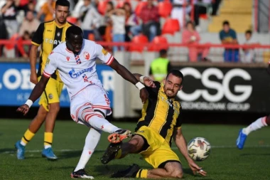 DRES KOJI ĆE SVAKO POŽELETI DA IMA U SVOJOJ KOLEKCIJI: Šampion predstavio novu sportsku opremu - manekeni prolaze kroz grad! (FOTO GALERIJA)