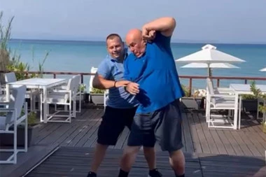 DRAGAN MARKOVIĆ PALMA DEMONSTRIRAO BOKS, KIK-BOKS I DŽIJU-DŽICU! Žestok okršaj sa evropskim i svetskim pravakom! IMAO PORUKU I ZA GRAĐANE! (VIDEO/FOTO)