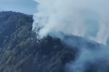 U SREBRENICI POŽAR BUKTI, VATRENA STIHIJA GUTA SVE PRED SOBOM! Čeka se pomoć iz Srbije!