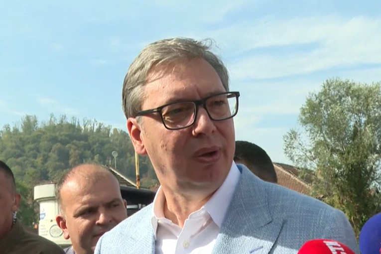 TAKO SE IGRA ZA ZASTAVU, GRB, BORI ZA SVOJU ZEMLJU: Predsednik Vučić pohvalio fudbalere Srbije