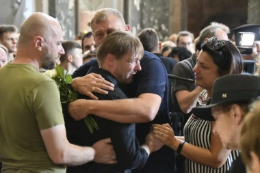 BOLNI KRICI PARAJU NEBO LAVOVA! Otac sahranio 3 ćerke i suprugu - ostao sam na svetu posle raketnog napada (FOTO)