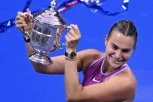 SABALENKA PODIGLA TROFEJ, PA PORUČILA: "Napokon sam osvojila ovaj divan trofej!"