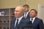 PUTIN DOŠAO U INSPEKCIJU ŠKOLE! Direktor gutao knedle zbog jedne devojčice, nije mu bilo dobro! Ruski lider mu postavio pitanje! (VIDEO)