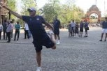 APSOLUTNI HIT! Piksi pravio šou na ulicama Kopenhagena, priključili mu se i turisti! (VIDEO)