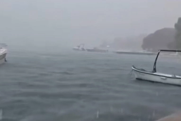 JAKO NEVREME OPUSTOŠILO PRIMORJE I CENTRALNE DELOVE CRNE GORE! Ženu jedva živu izvukli iz mora u Čanju! Apokaliptične scene na sve strane! (VIDEO)