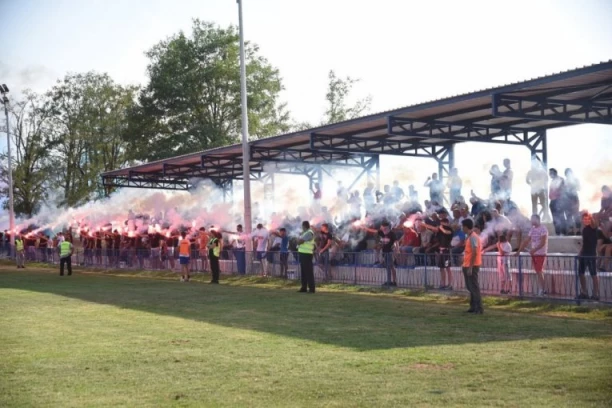 SPEKTAKL NA TERENU I TRIBINAMA: Da je samo više ovakvih utakmica u nižim ligama! (FOTO GALERIJA)