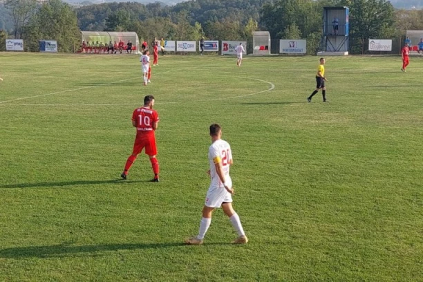 KATASTROFALAN START MEČA ZA DOMAĆINA: Gosti su "iz svlačionice" poveli sa 2:0! (FOTO GALERIJA)