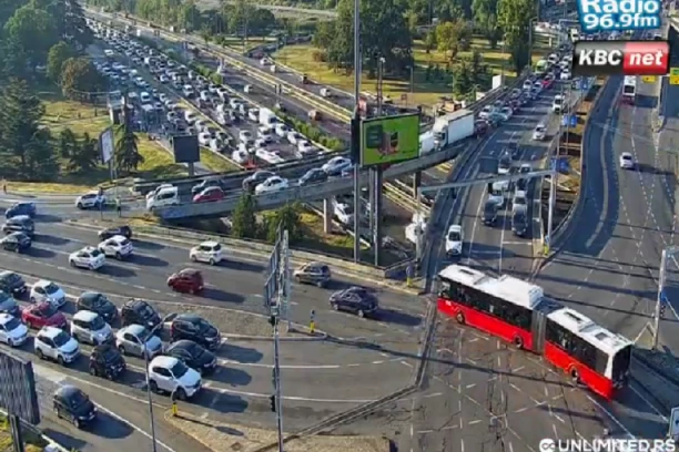 KOLAPS NA AUTOKOMANDI, HAOS NA GAZELI, NA PANČEVCU KOLONE! Evo kakvo je stanje na beogradskim ulicama! (FOTO)