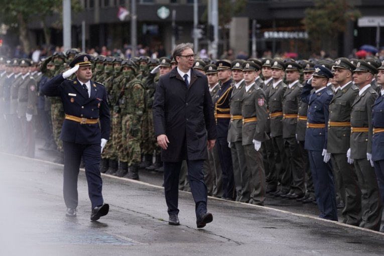 PREDSEDNIK I PREMIJER SAGLASNI - VRAĆA SE VOJNI ROK! Evo ko je u regionu odmah skočio "kao oparen"