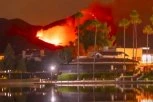 TRI ŠUMSKA POŽARA GUTAJU SVE PRED SOBOM: Izgorelo na desetine kuća, hiljade ljudi evakusiano, NAJMANJE 15 POVREĐENO (FOTO/VIDEO)