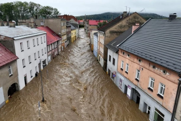 ZATVOR U DONJOJ AUSTRIJI POD VODOM! Evakuacija nije moguća! CIKLON BORIS PRETI DA ODNESE JOŠ ŽIVOTA!