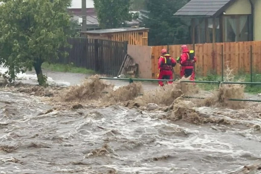 EVROPA SE DAVI U BUJICAMA! SLOVAČKA I MAĐARKSA U KRITIČNOM STANJU! Poplave i jake kiše jedva izdržavaju