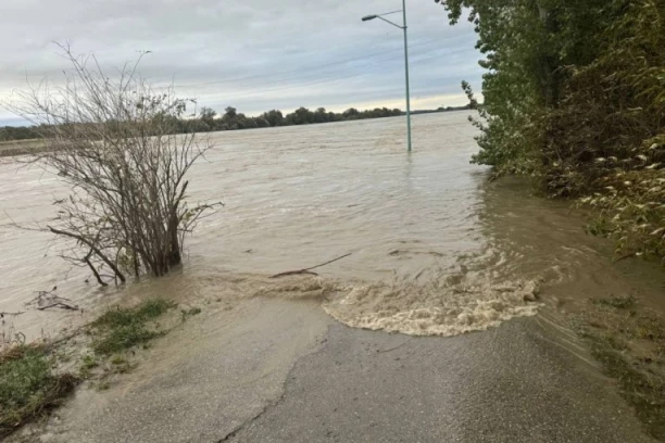 POPLAVNI TALAS STIGAO U SRBIJU! Ova dva grada prva na udaru!