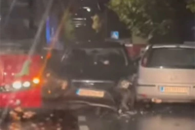 SUDAR TRI VOZILA NA ZVEZDARI! U nezgodi učestvovovao i autobus GSP! (VIDEO)