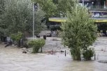 DO NEKIH ZGRADA MOGUĆE SAMO ČAMCEM, SAOBRAĆAJ U KOLAPSU! Beč kapitulirao pred ekstremnim nevremenom i poplavama (FOTO/VIDEO)