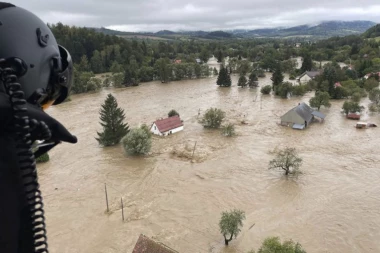 APOKALIPSA U EVROPI, NESTAO GRAD! Bujica progutala sve, od pet mostova ostao SAMO JEDAN! Stanovnici već dva dana ne mogu iz kuća (VIDEO)