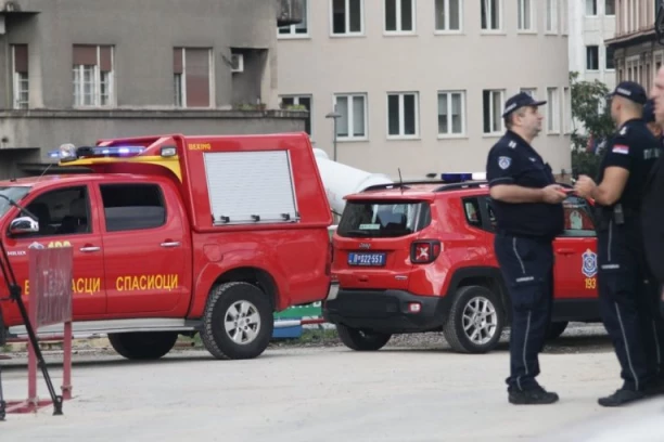 PRVE SLIKE DRAME U SRCU BEOGRADA! Bomba teška 240 km, veliki broj vatrogasaca na terenu! (FOTO)