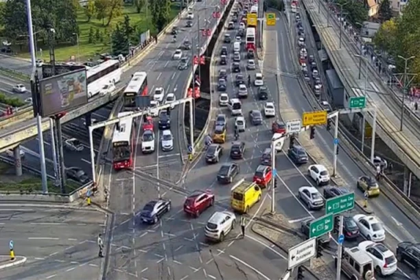 HAOS NA ULICAMA ZBOG UTAKMICE NA MARAKANI: U Beogradu gužve na svakom koraku! (FOTO)