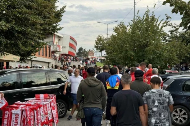 MARAKANA TRENUTNO! MORE NAVIJAČA OKO STADIONA: Zvezda će imati ogromnu podršku (FOTO+VIDEO)