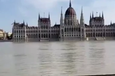 MAĐARI U IŠČEKIVANJU NAJGOREG: Vrhunac poplavnog talasa u Budimpešti u popodnevnim satima, hitno se oglasio šef Kriznog štaba (VIDEO)