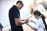 BOGDAN DELIO DECI POTPISE, PA SE VRATIO U PERIOD OSNOVNE ŠKOLE: Sećam se prve vežbe na ovom mestu... (VIDEO)