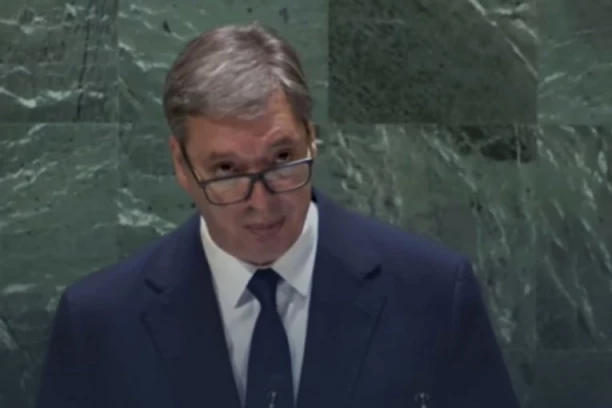 "SVI NAVODNO BRANE NAČELA, A NIKO, OSIM MALIH ZEMALJA,  IH NE POŠTUJE"! Vučić se obratio jakom porukom posle fantastičnog govora u Njujorku! (VIDEO)