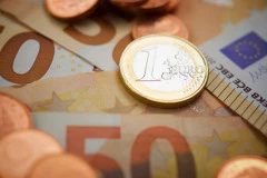 NOVI ZVANIČNI KURS DINARA! Pogledajte koliko danas naša valuta vredi u odnosu na evro i dolar