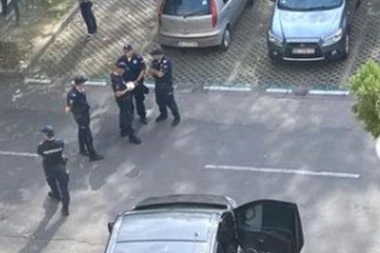 HRVATI POVEZANI SA OGROMNOM KOLIČINOM ORUŽJA! Policija opkolila Blok 29 (FOTO)