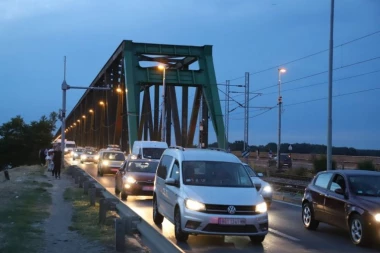 EVO ZAŠTO SE STVARAJU GUŽVE NA PANČEVAČKOM MOSTU! Sve kockice se poklopile, a sada je nastala NOVA MUKA (FOTO)