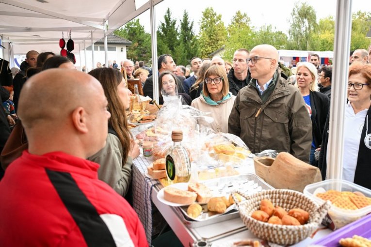 MILOŠ VUČEVIĆ U KOVILOVU NA ZBORU KRAJIŠNIKA: Zauvek zajedno za našu Srbiju! (FOTO)