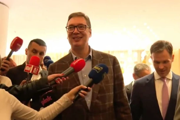 "BEOGRAD JE 2013. IMAO 536.000 STRANIH GOSTIJU, A SADA 1.192.000!" Vučić na završetka radova na "The St. Regis Belgrade": hotelu: "BIO SAM KAO DON KIHOT, OSEĆAM SE PONOSNO"!