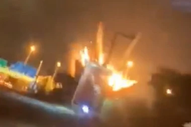 TRENUTAK UDARA! ZASTRAŠUJUĆA SCENA: Iranska raketa pogađa Tel Aviv! Čovek u kolima JAUČE! (VIDEO)