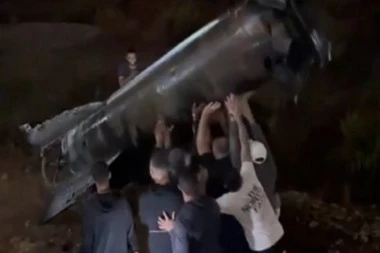 PALESTINCI SLAVE PORED IRANSKE RAKETE! Okupili se oko projektila i uzvikuju: Alahu akbar! (VIDEO)