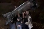 PALESTINCI SLAVE PORED IRANSKE RAKETE! Okupili se oko projektila i uzvikuju: Alahu akbar! (VIDEO)