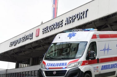 MUŠKARAC UMRO U AVIONU IZ TIVTA ZA BEOGRAD! Pozlilo mu pre sletanja