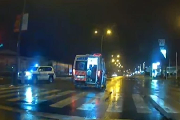 PRVI SNIMCI NESREĆE U KOJOJ SU POVREĐENI POLICAJCI: Strašan sudar sa autobusom (VIDEO)