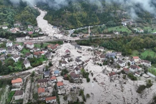 DA SRCE PUKNE! MULJ I KAMENJE ZATRPALI JABLANICU! Snimci iz vazduha otkrivaju razmere katastrofe koja je pogodila Bosnu! (VIDEO)